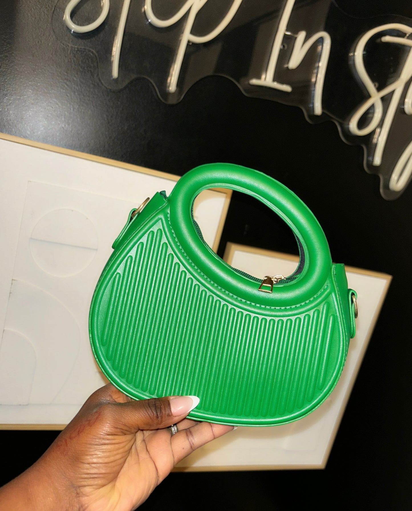 Oval Handle Fashion Bag ๐ค๐งกโค๏ธ๐