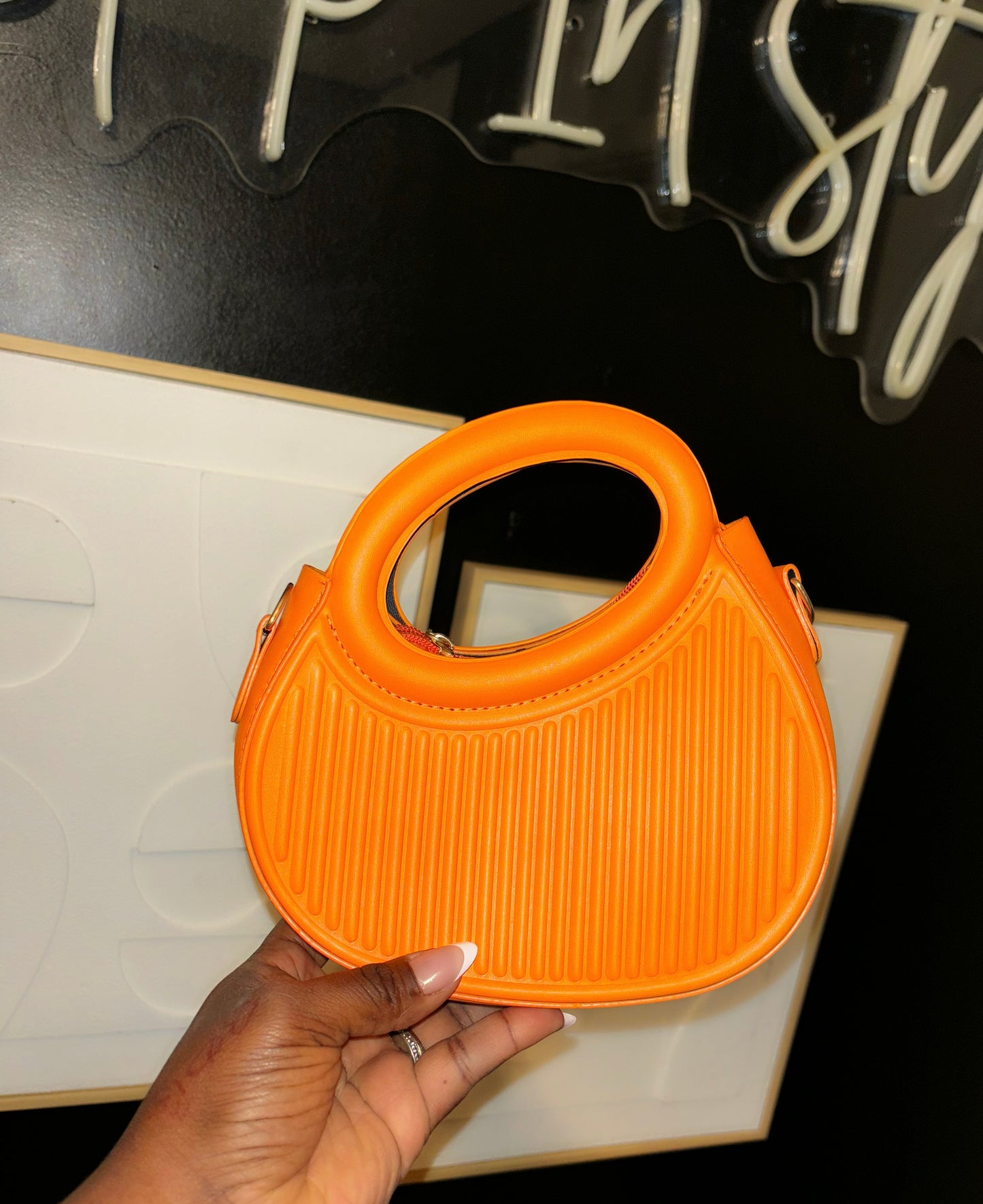 Oval Handle Fashion Bag ๐ค๐งกโค๏ธ๐